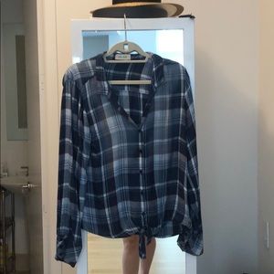 Bella Dahl size large button down flannel w knot